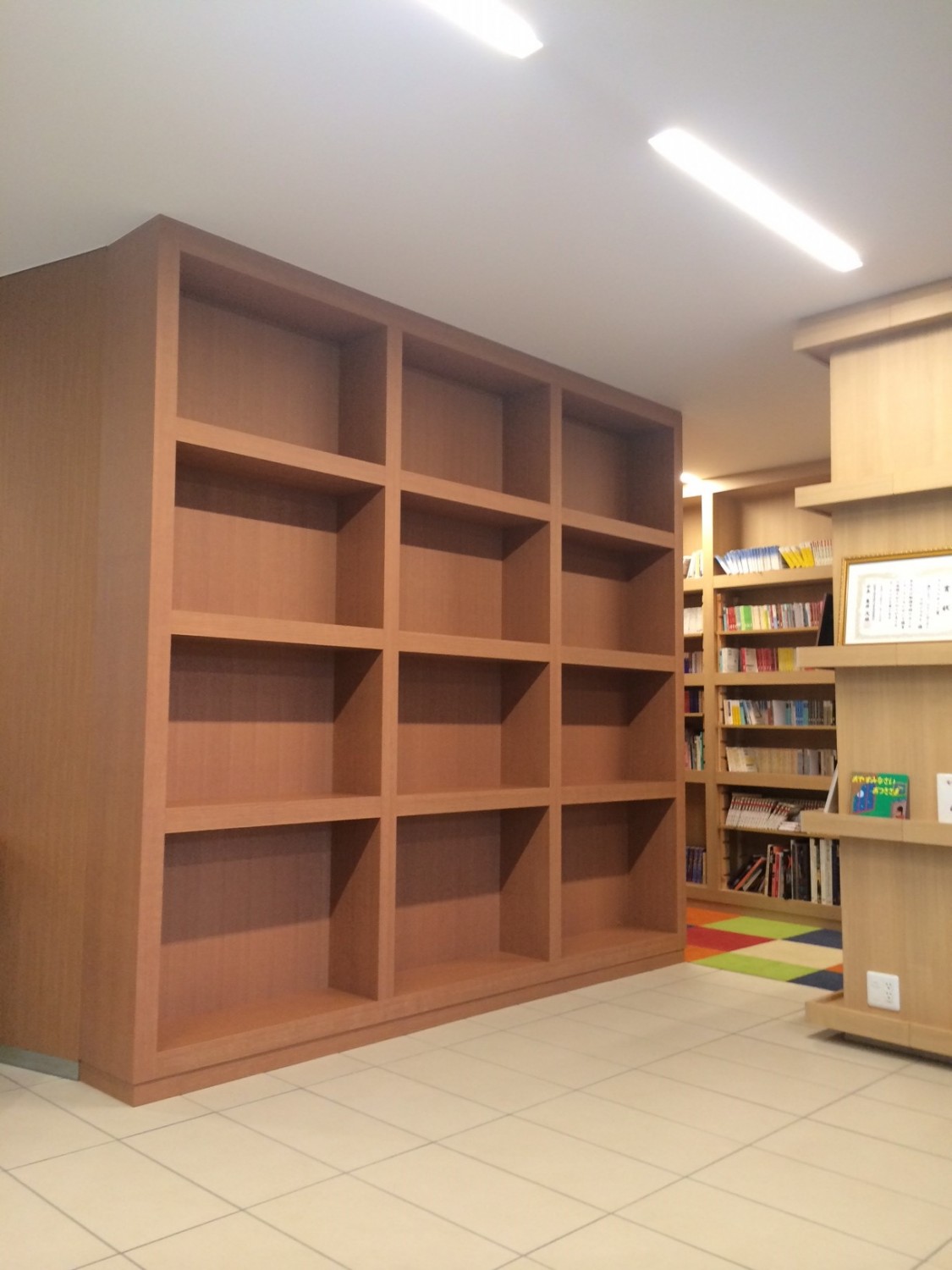 マンション共用部に本棚を納品！