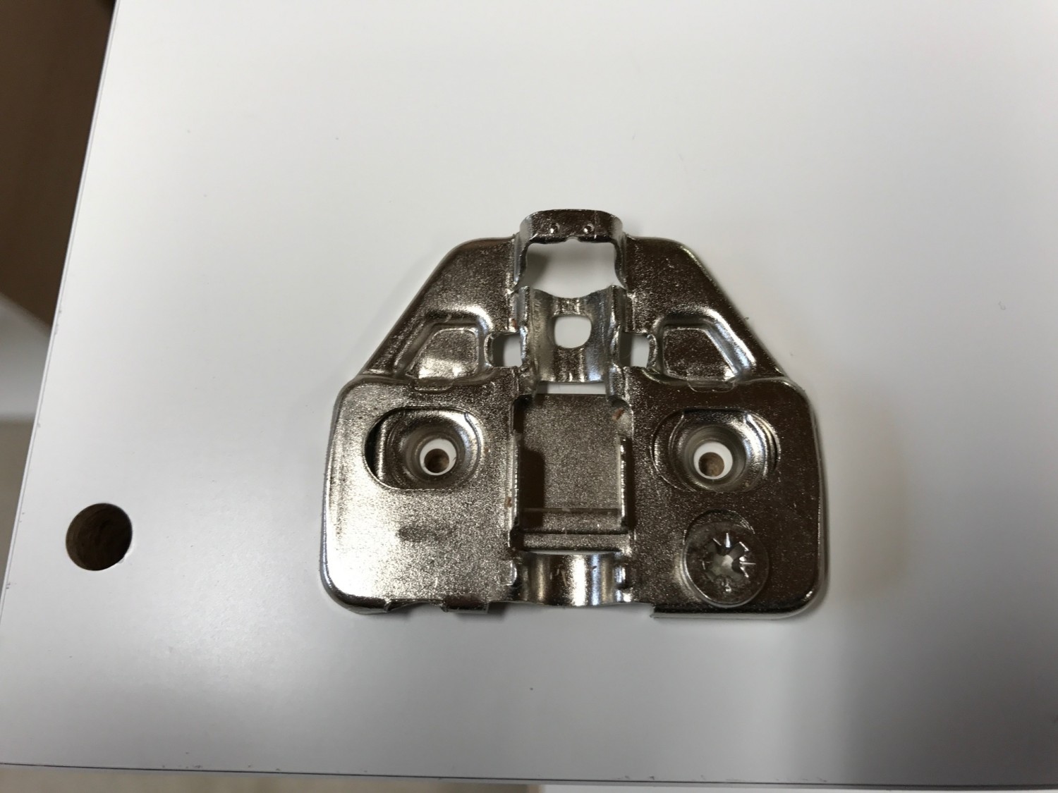 下穴に座金をセット！